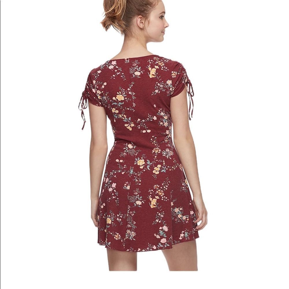 Love Fire Marron Floral V Neck Cold Shoulder Dress M EUC NWT - Picture 4 of 10